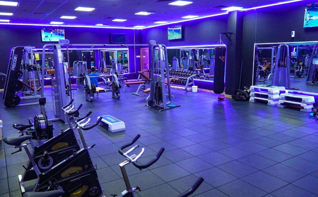 Pool, tennis courts and gym